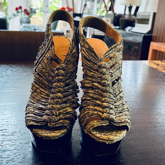 L.A.M.B. Woven Knot Snakeskin Textured Leather Stiletto Platform Peep Toe Heels - Picture 5 of 12